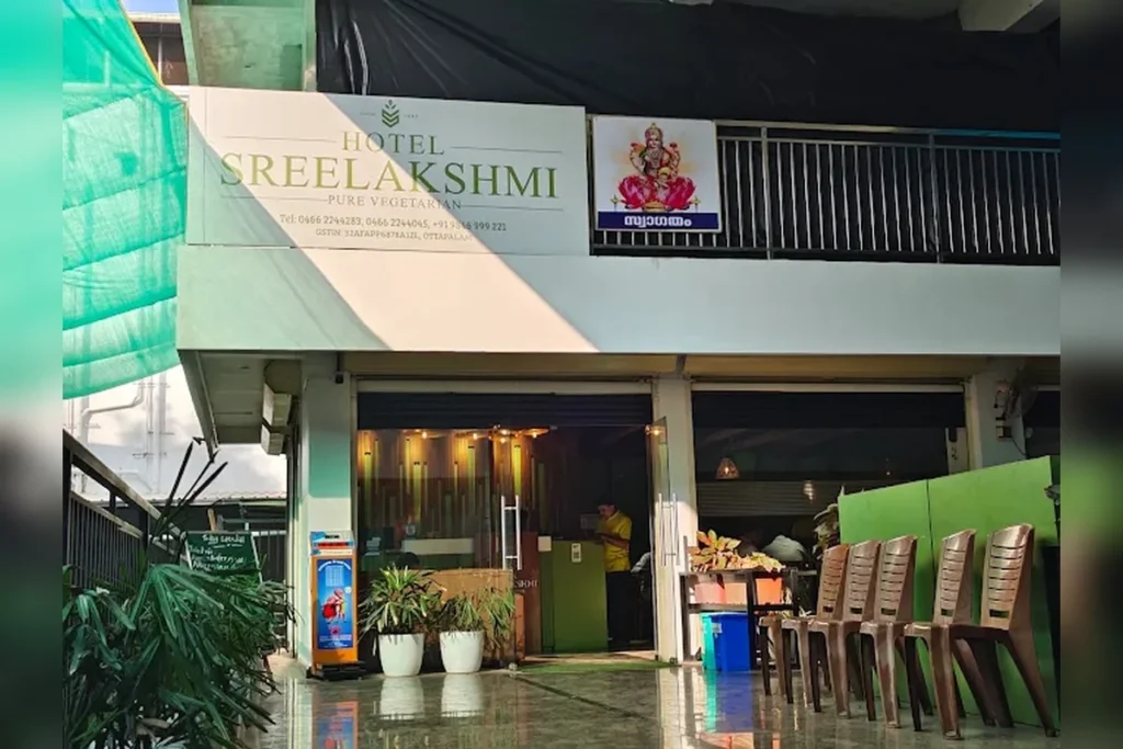 Hotel Sreelakshmi in Ottapalam serving Kerala meals and South Indian breakfast.