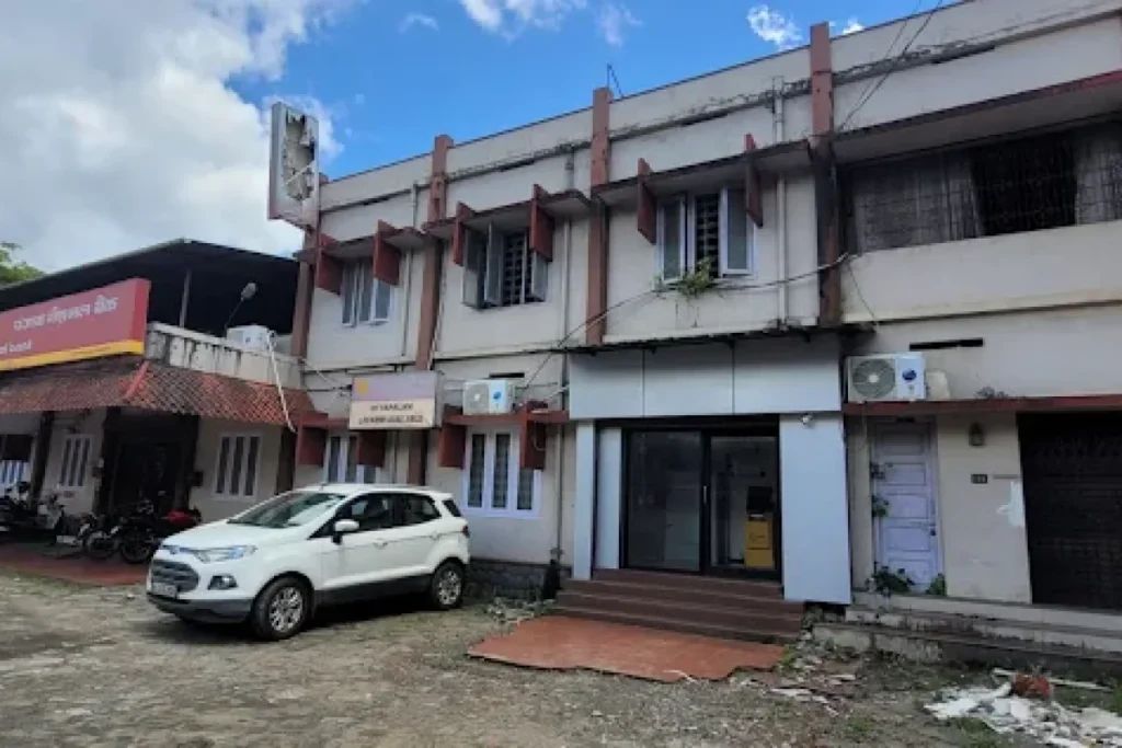 Punjab National Bank branch with banking and ATM facilities in Ottapalam.Banks and ATMs in Ottapalam